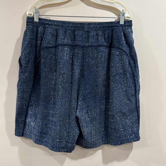 🔥Lululemon Athletica Navy Speckled Shorts🔥 - Picture 1 of 6